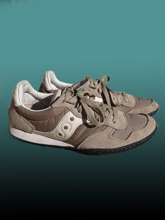 Saucony Shoes - Saucony Low Profile Retro Sneakers Tan and White - Size 7.5
